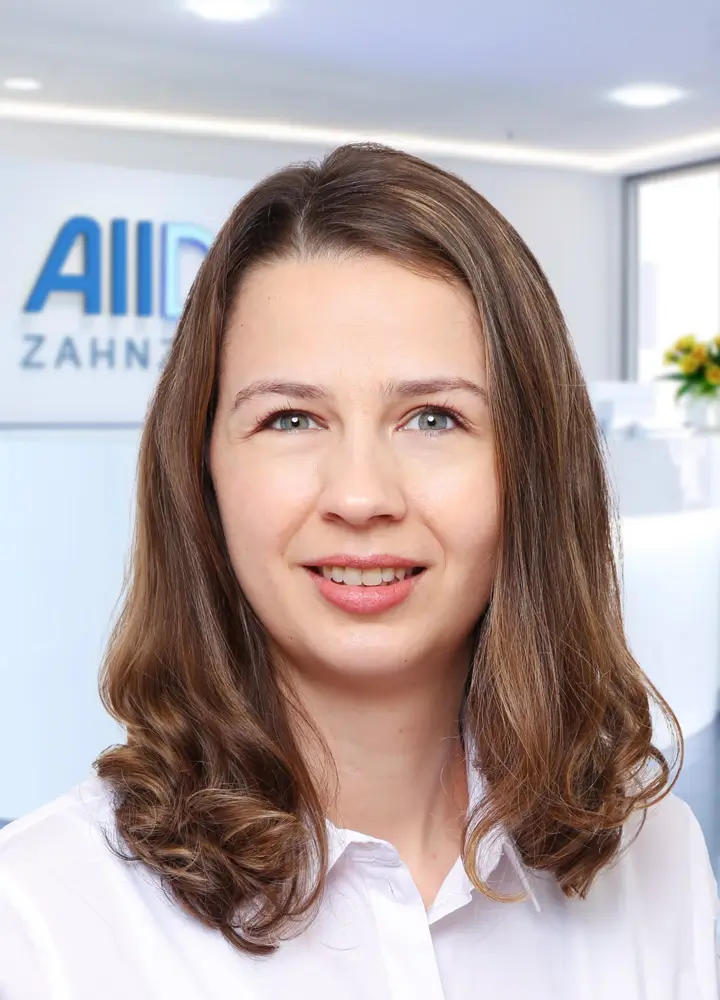 Portrait Zahn&auml;rztin Ulrike Schlegel (AllDent Leipzig)