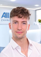 Portrait Zahnarzt Jakob Schmidt (AllDent Leipzig)